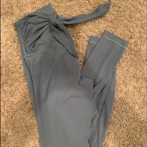 Lululemon align 28” leggings with bow